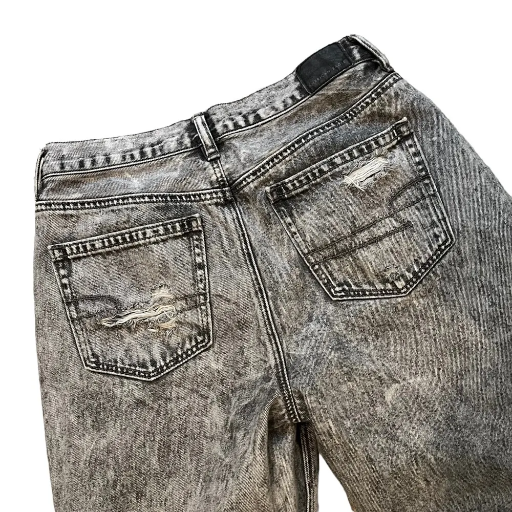 American Eagle Grey Acid Wash Distressed Mom Jeans, Sz 8 - Image 8