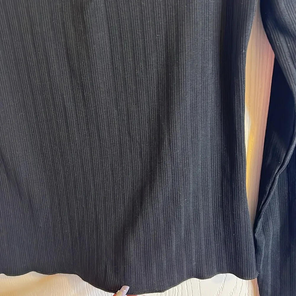 Kanji Black Ribbed V - Image 4