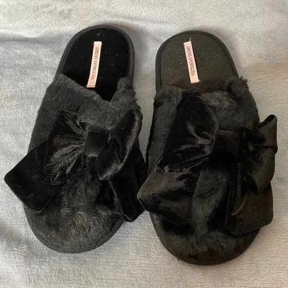 NWOT Victoria's Secret Women's Velvet Bow Slippers Size M - Image 2