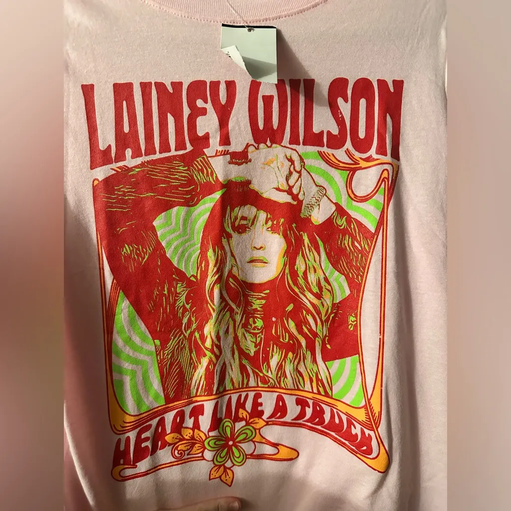 NWT Lainey Wilson Manhead Heart Like A Truck T - Image 7