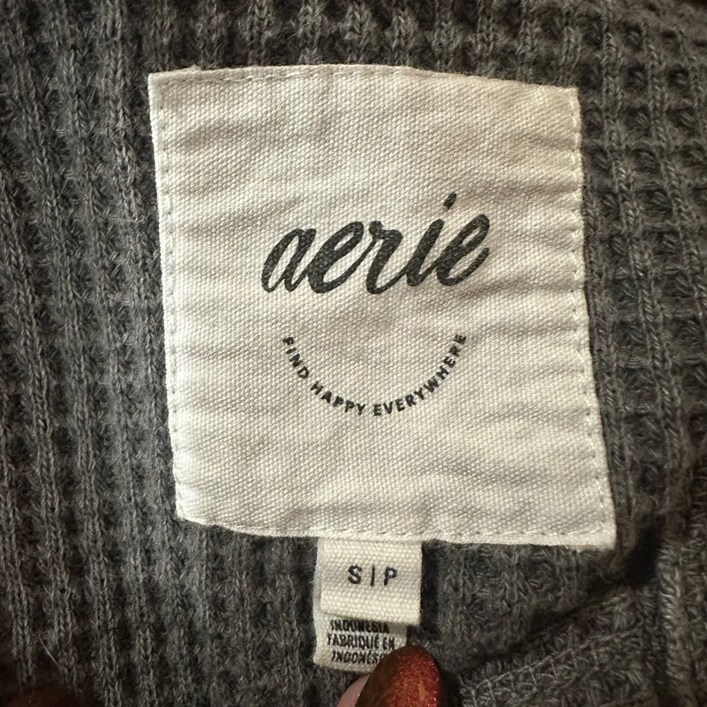 Aerie lumberjane waffle knit oversized button up shirt grey size small - Image 4