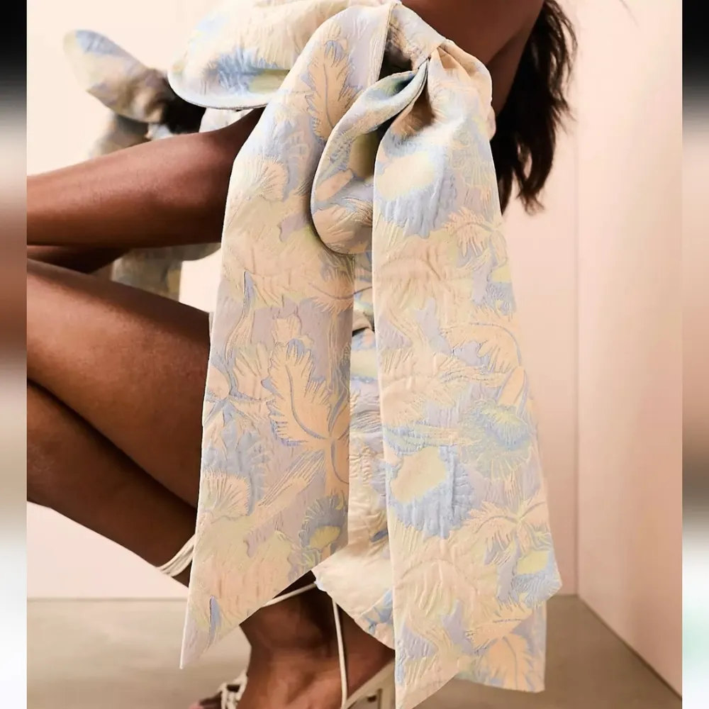 ASOS LUXE jacquard bandeau corseted top w/bow tie sleeves in blue floral Sz 2 - Image 3