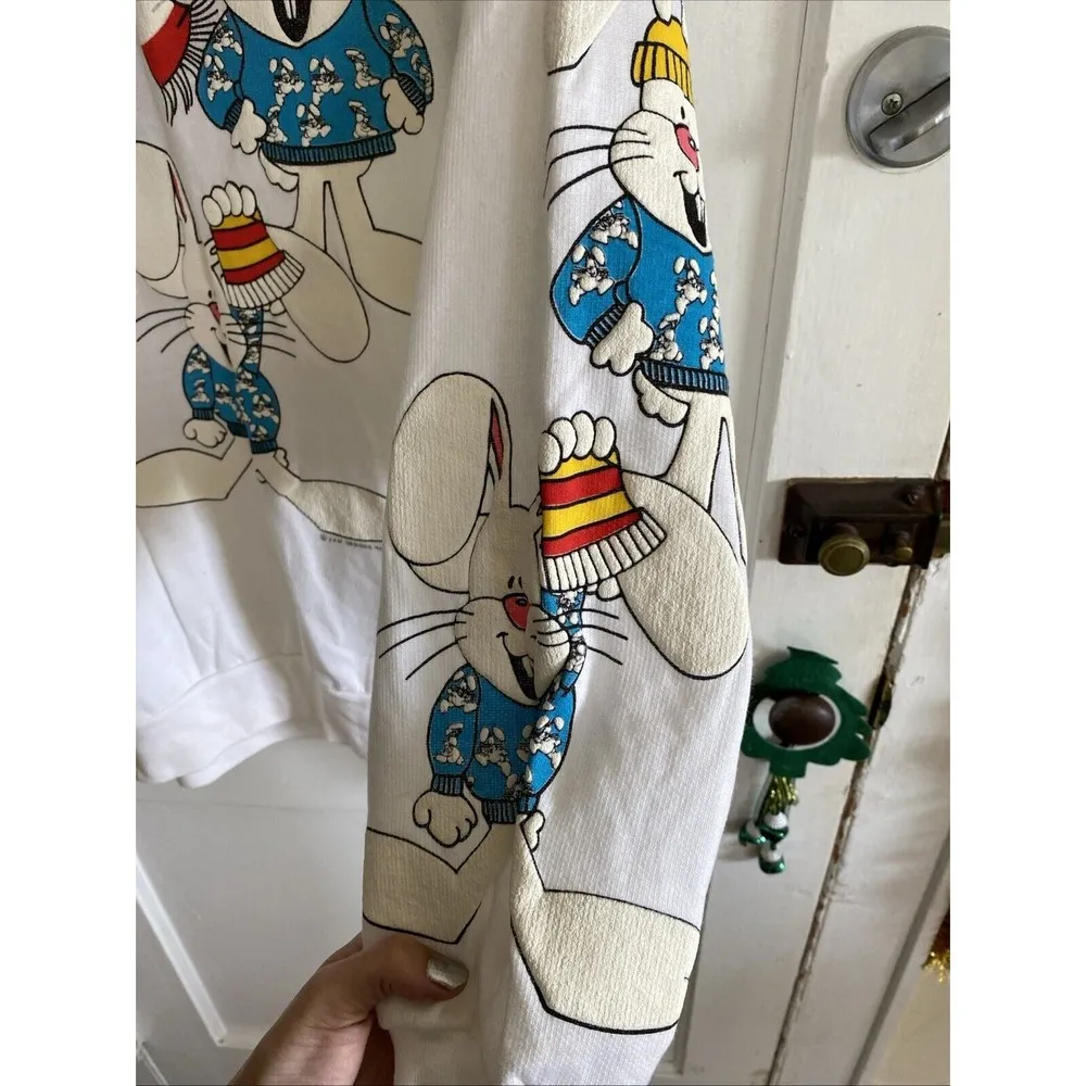 BJ Frog Sweatshirt Men’s Size L Snow Bunnies Print White CrewNeck 80s DEADSTOCK Size L - Image 4