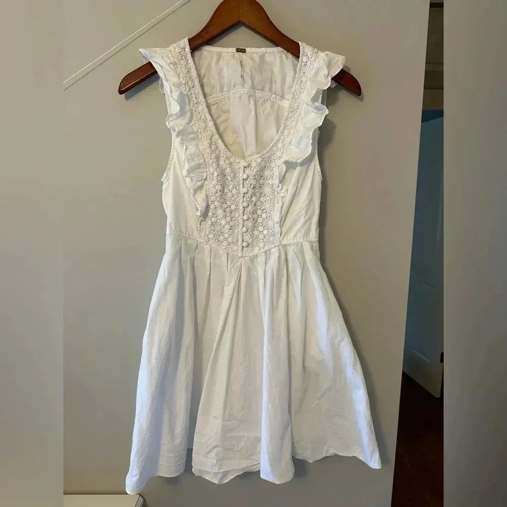 Free People White Eyelet Half Moon Mini Dress Ruffled Crocheted Lace Women Sz XS - Image 2