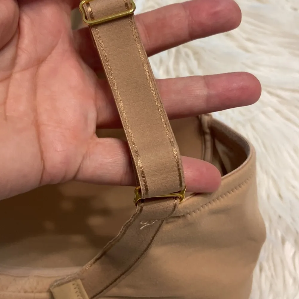 SOMA Embraceable Wireless 36DD bra excellent condition color tan - Image 8