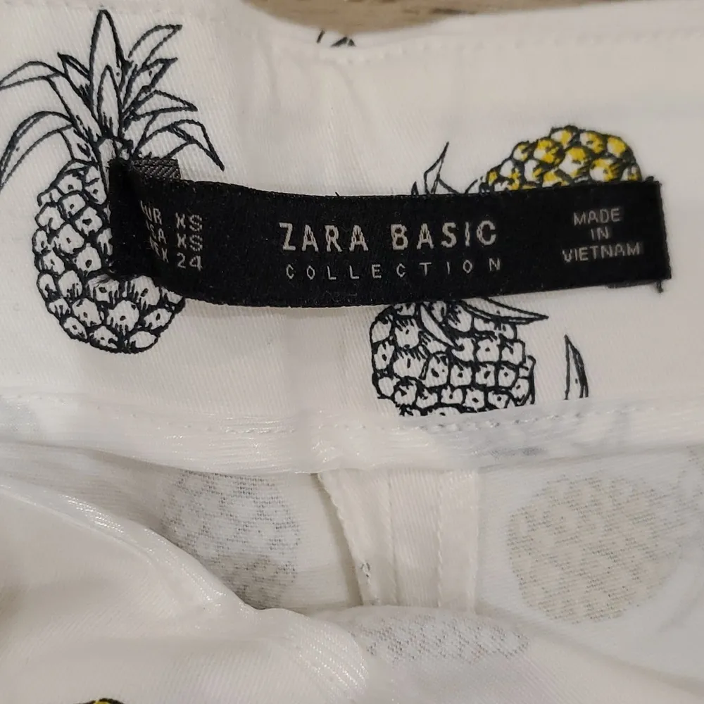 Zara Summer Pineapple Print White High Rise Shorts - Image 5