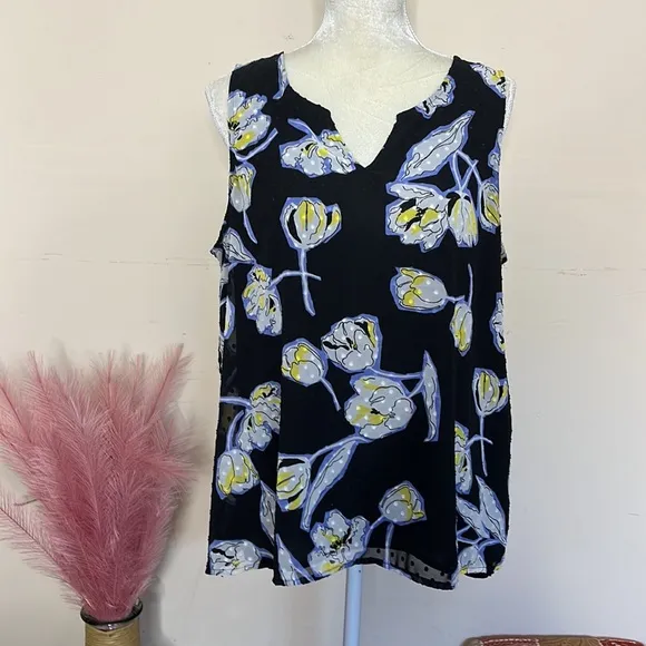 Apt 9 • floral raised Swiss dot sleeveless blouse - Image 12