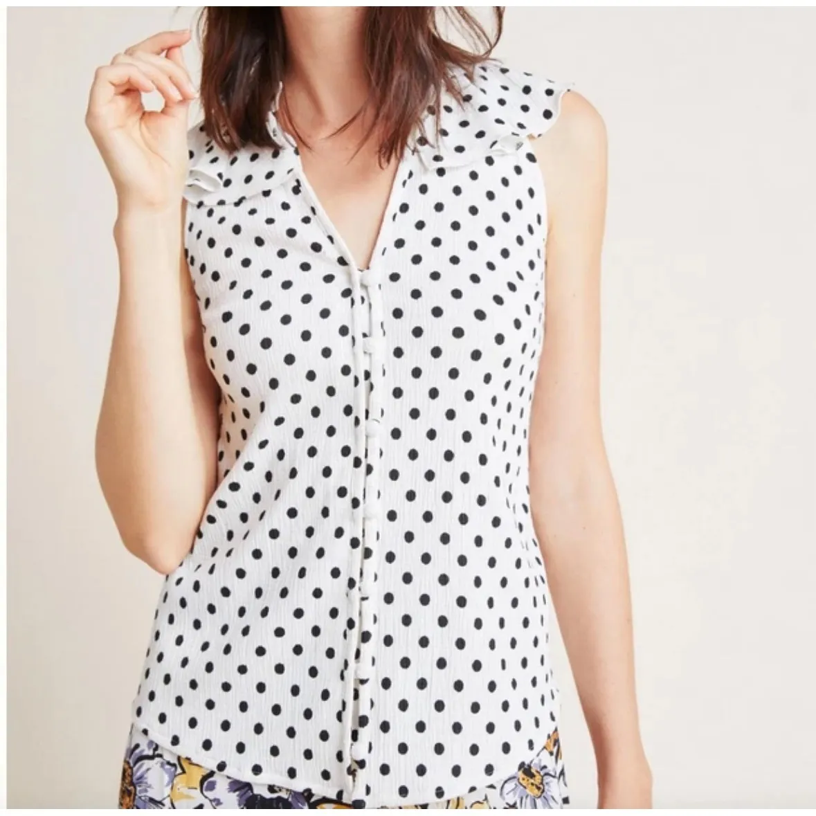 Anthropologie‎ Polka Dot Ruffle Neck Sleeveless Button Up Shirt M White Black - Image 2