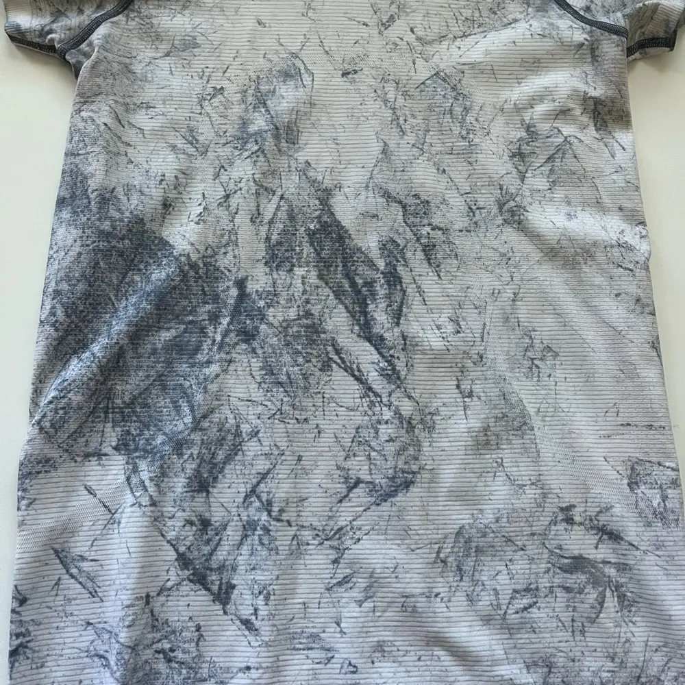 lululemon athletica Swiftly Tech Short Sleeve 2.0 -Multi Dye -Size 8 - Image 7