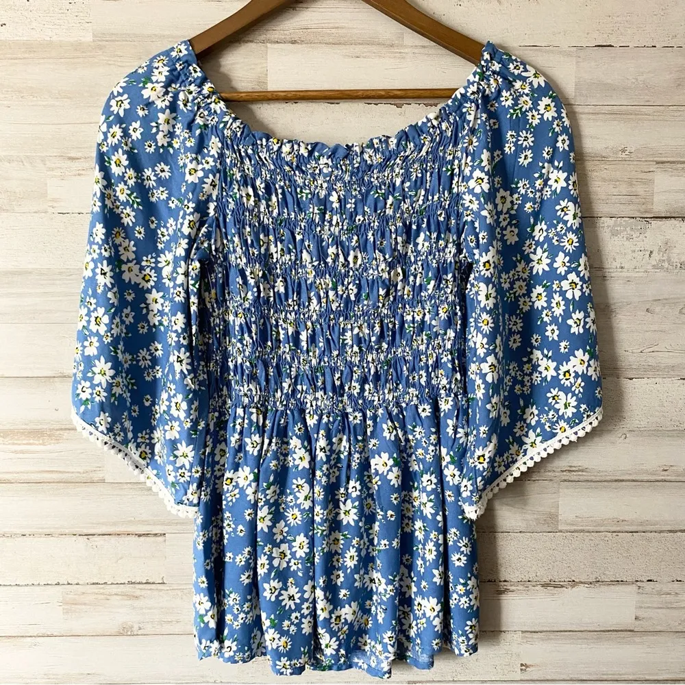 NWT  Chenault Blue Floral Ruched Top Small - Image 2