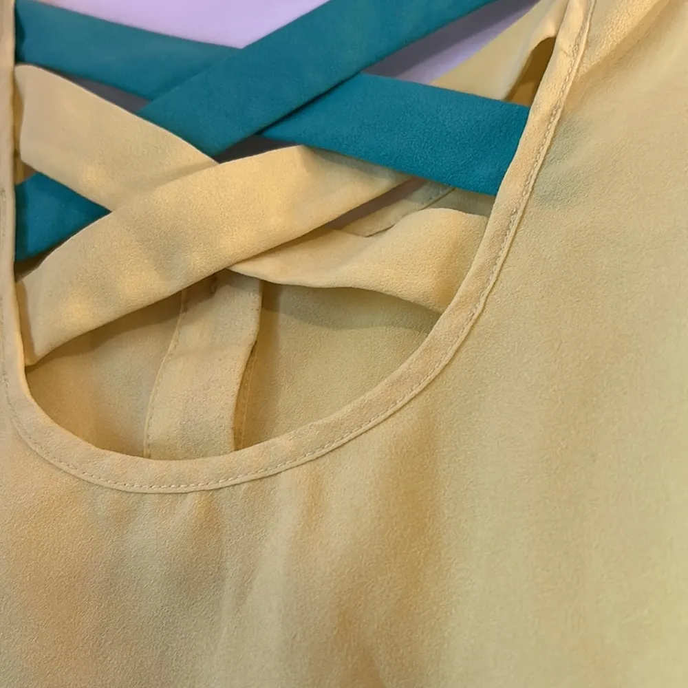 Cute size small blouse with cross cross on back - Image 15