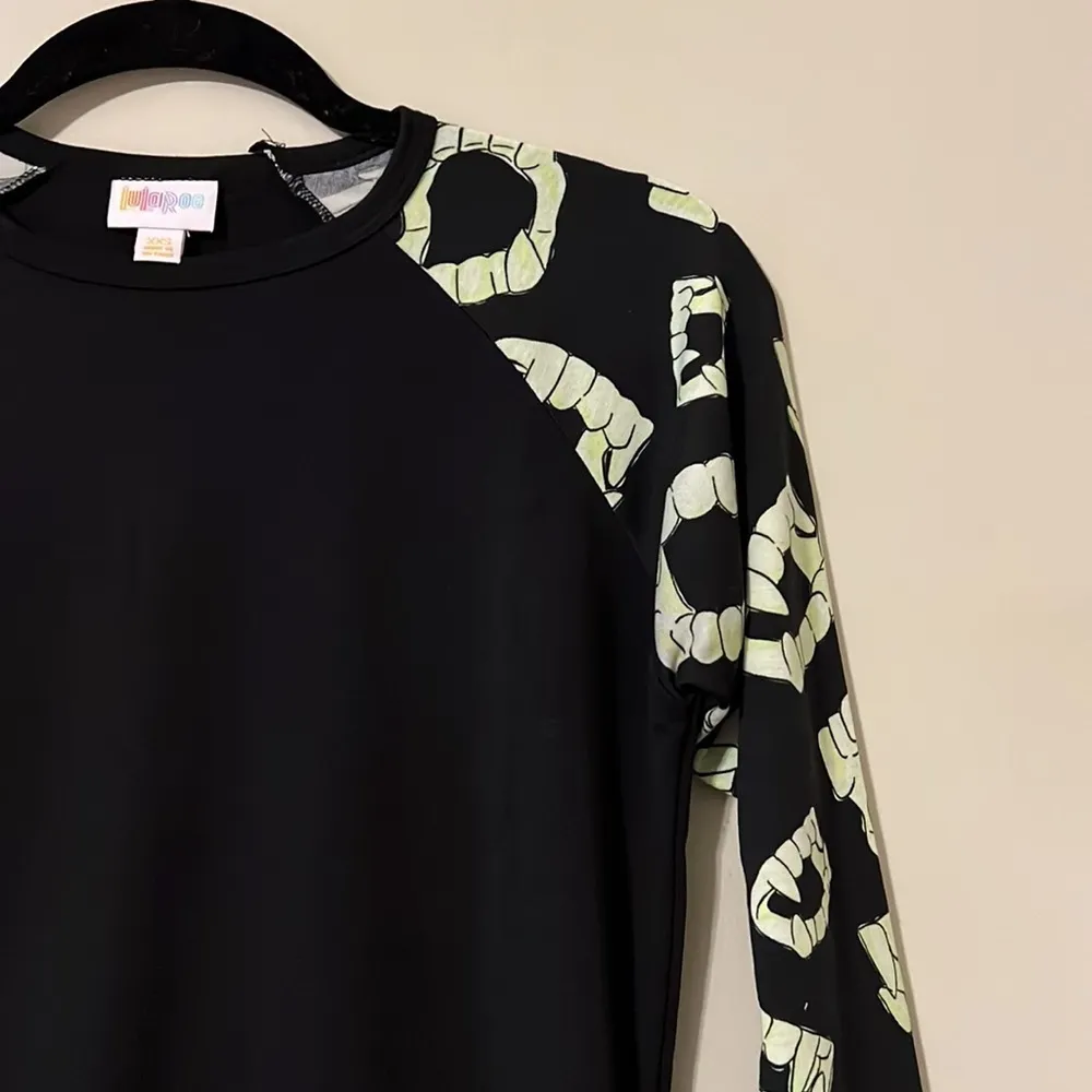 LuLaRoe XXS Randy raglan tee 3/4 sleeves Halloween vampire teeth black green - Image 2