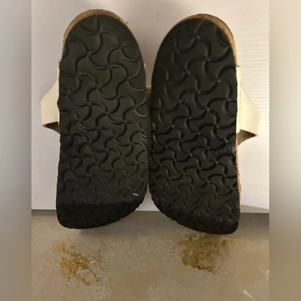 Birkenstock Cream Leather Sandals - Image 5