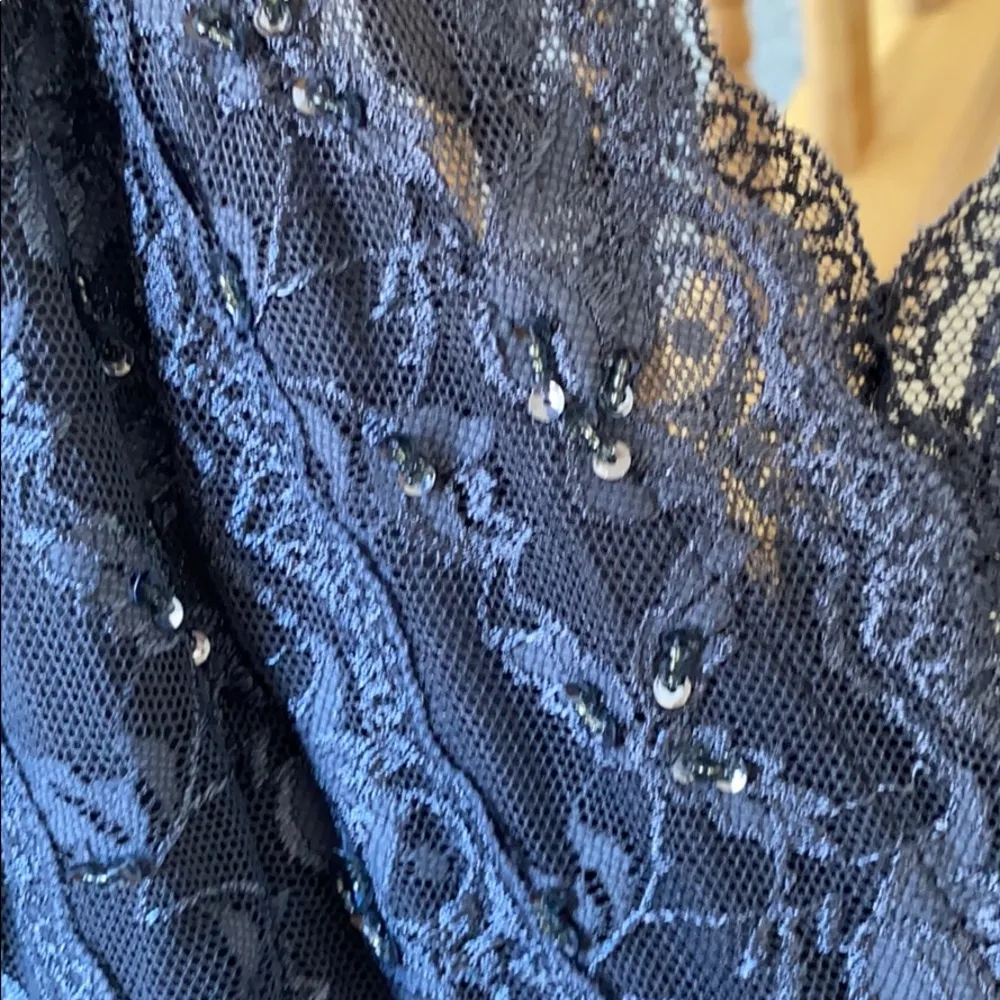 Marina gray lacy dress with sequins, Size 8 - Image 4