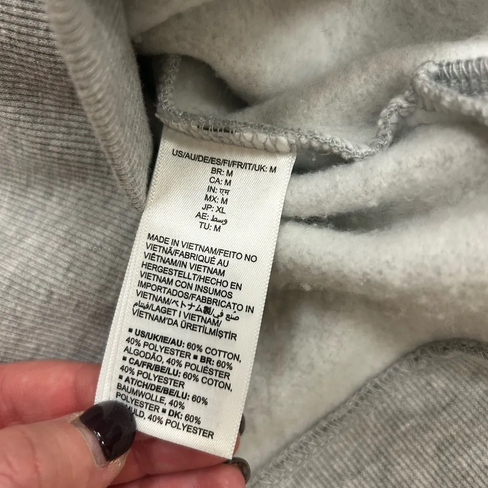 Amazon essential crew neck sweatshirt - Image 3