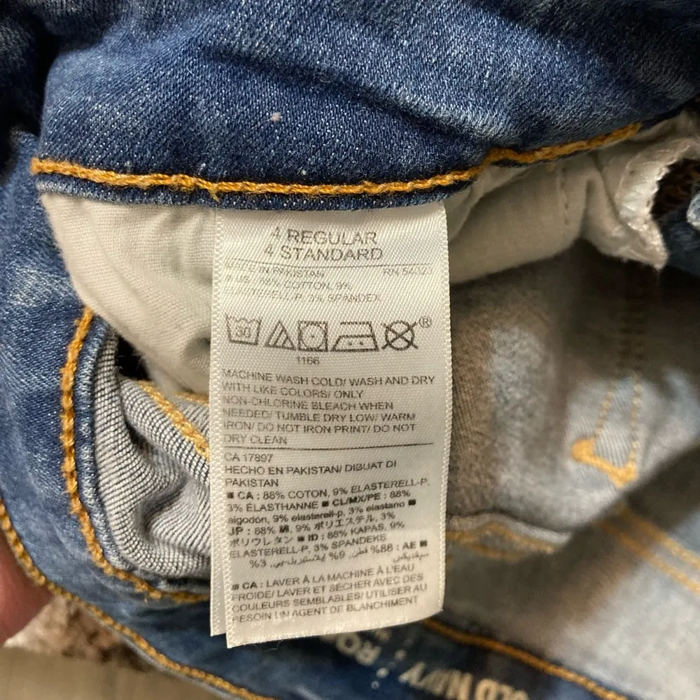 Old Navy Rockstar Mis Rise Jeans - Image 5