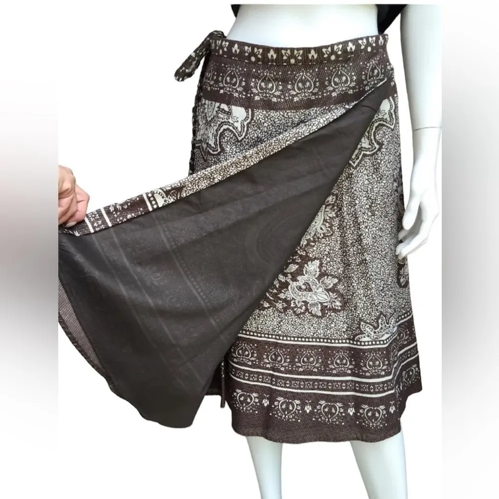 BCBG Maxazria Woman Wrap Skirt SZ M  Brown golden Mint!!! - Image 4