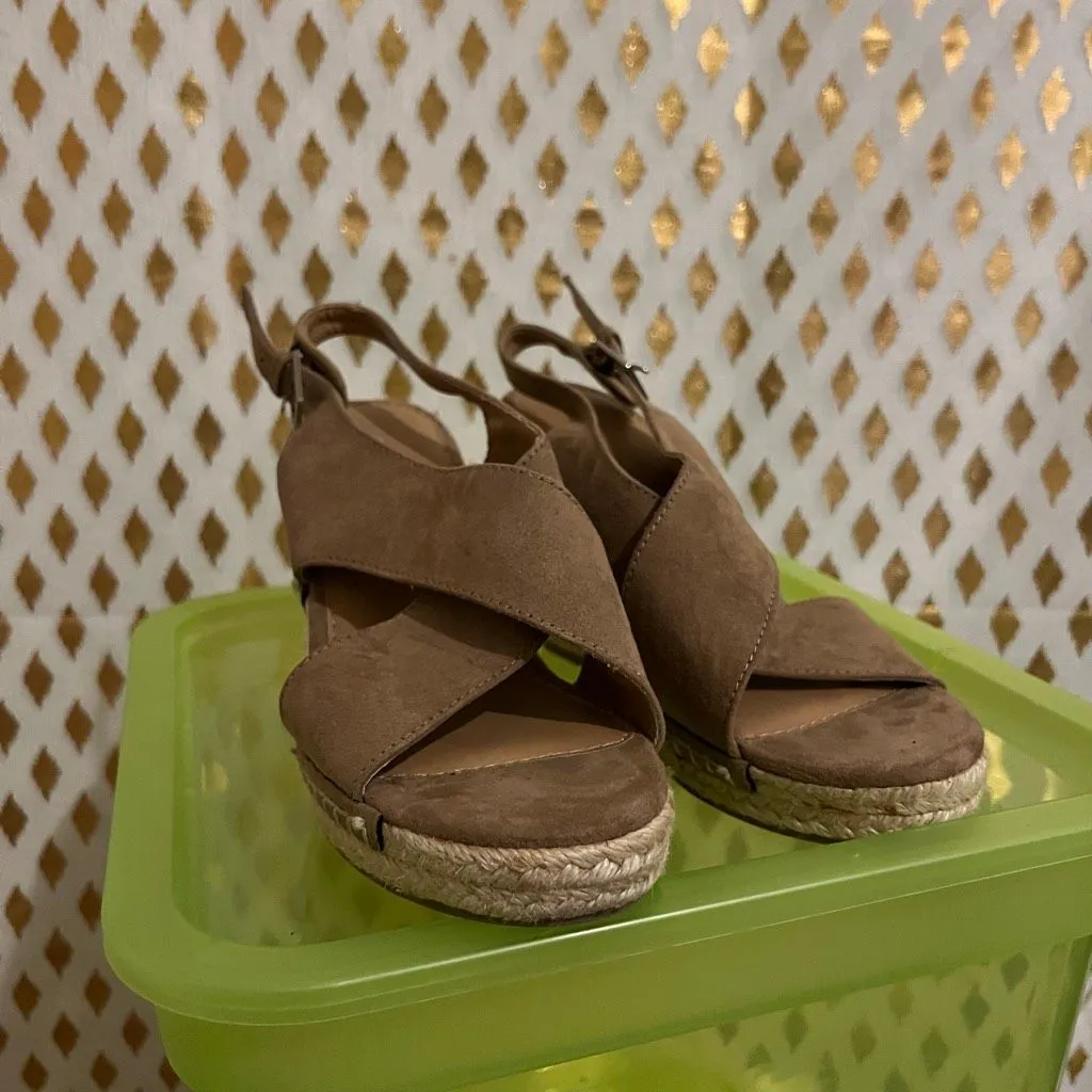 Wedge heel sandals size 8 Tan - Image 2