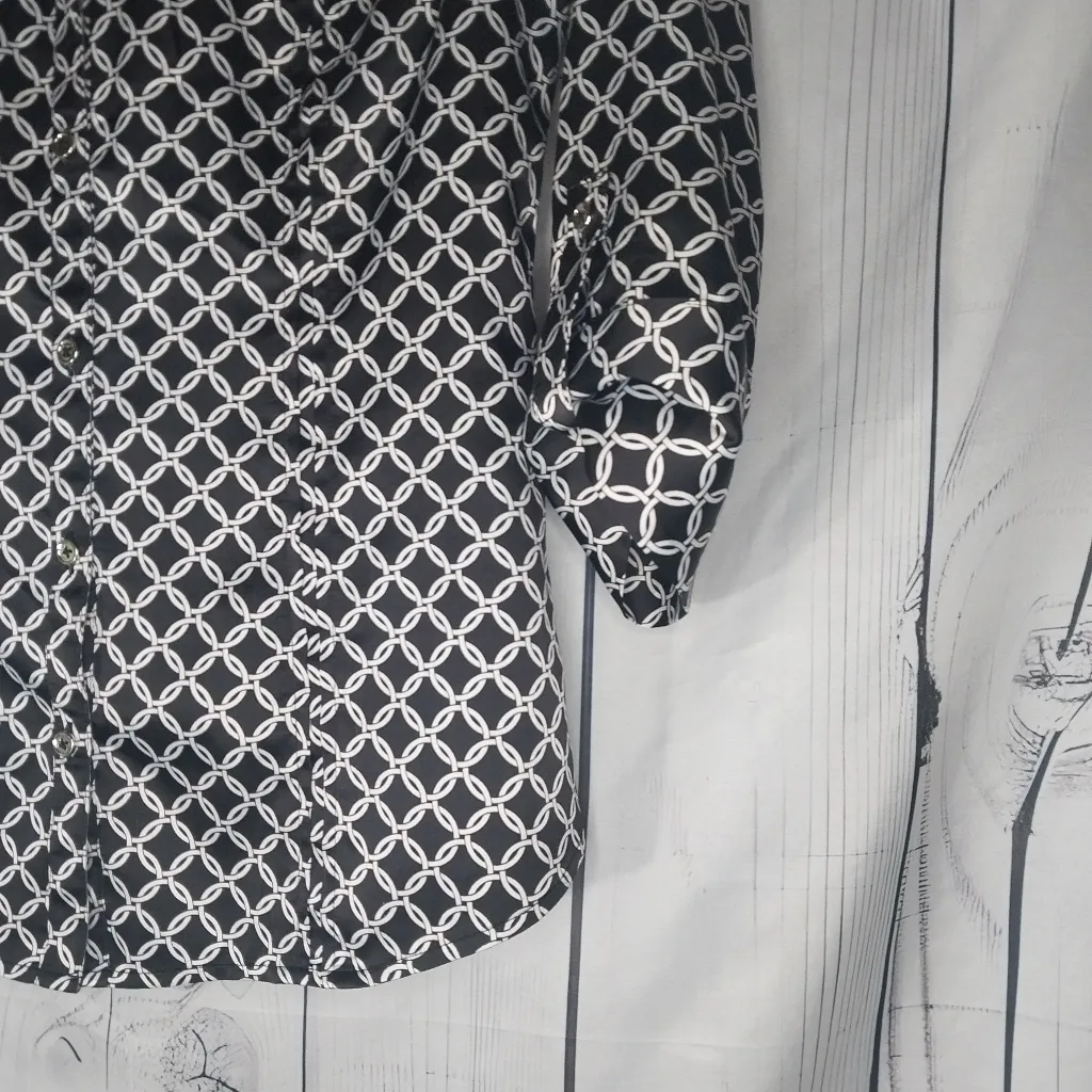 White House Black Market Black and White Patterned Women's Button Up Blouse - Image 2