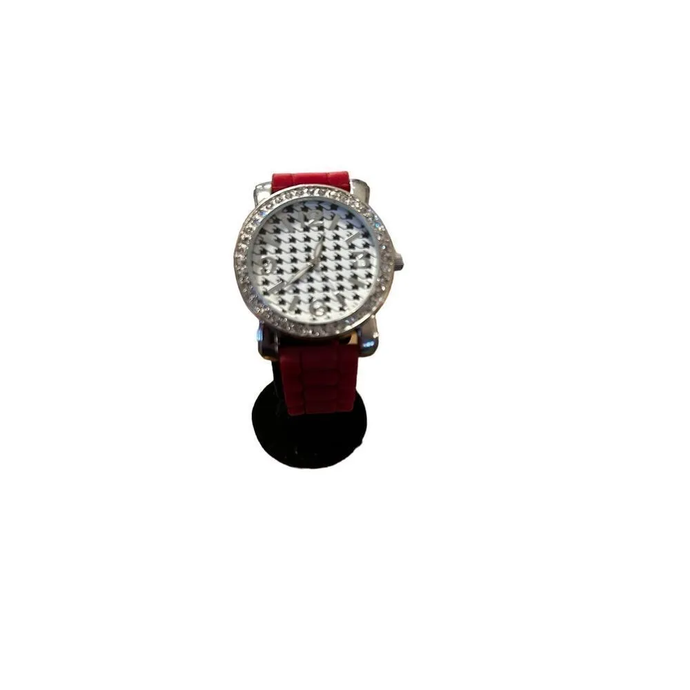 Vintage Geneva red black checkered Rubber Band Ladies Quartz Watch - Image 4