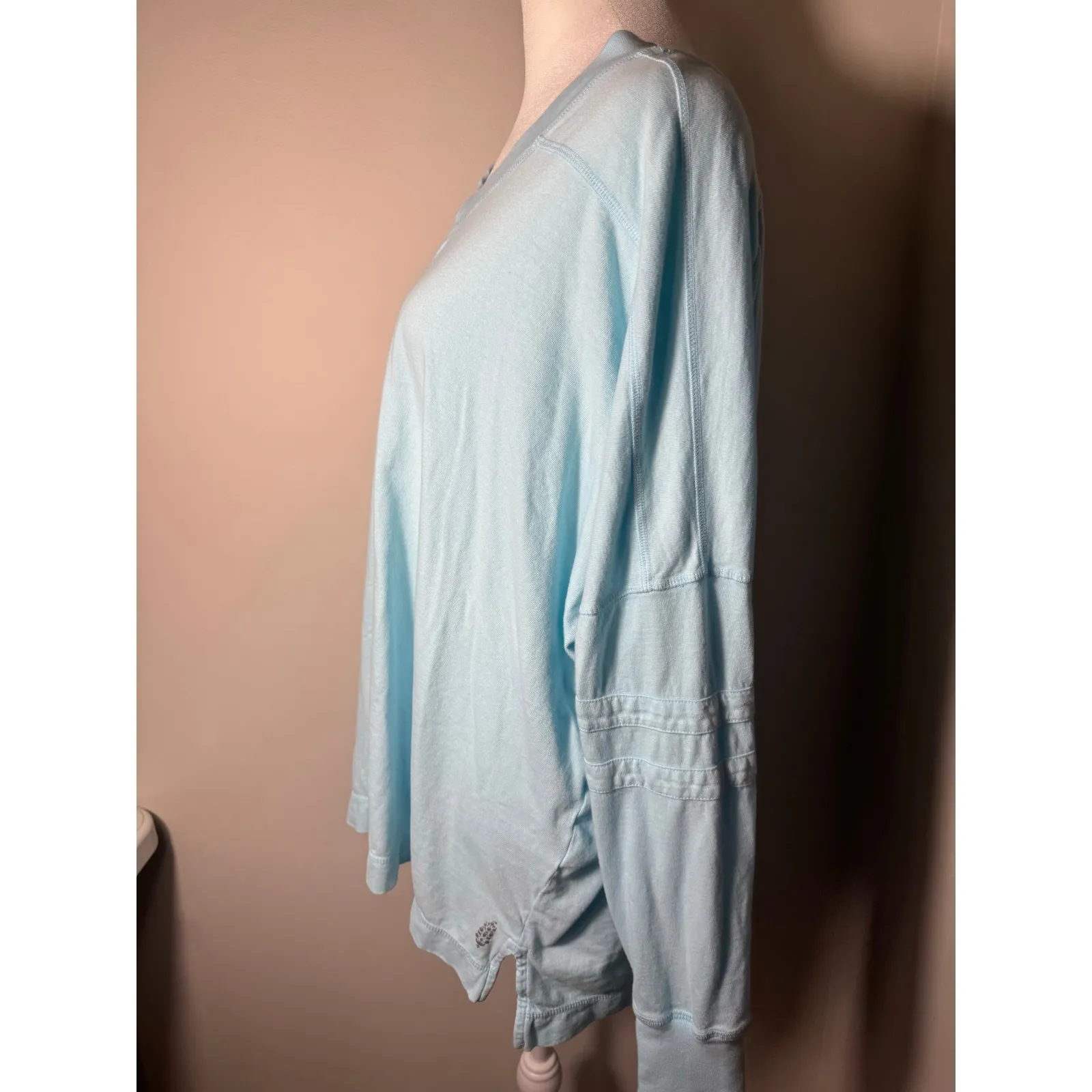 Free People Movement Long‎ Sleeve V Neck Sweatshirt Size M - Image 2