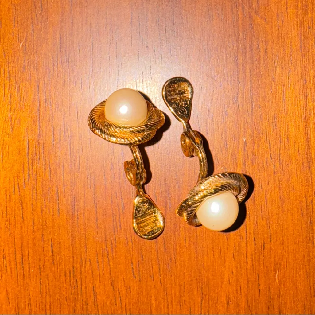 Vintage Monet Gold Tone Faux Pearl Clip On Earrings Signed Pearls - Image 3