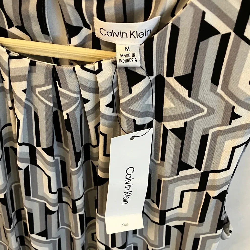 Calvin Klein: Monochrome Geometric Sleeveless Blouse- M - Image 3