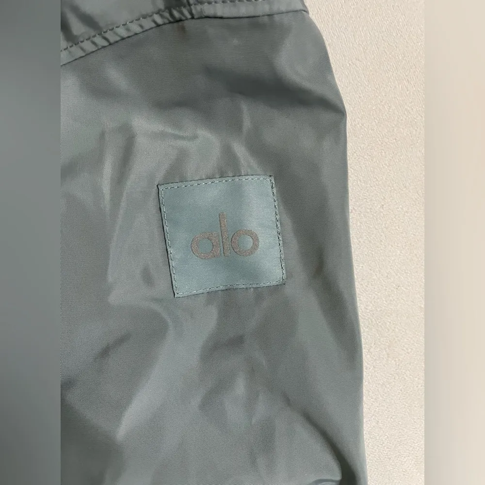 Alo Yoga International Anorak Hoodie Front Zipper Pocket Size S - Image 6