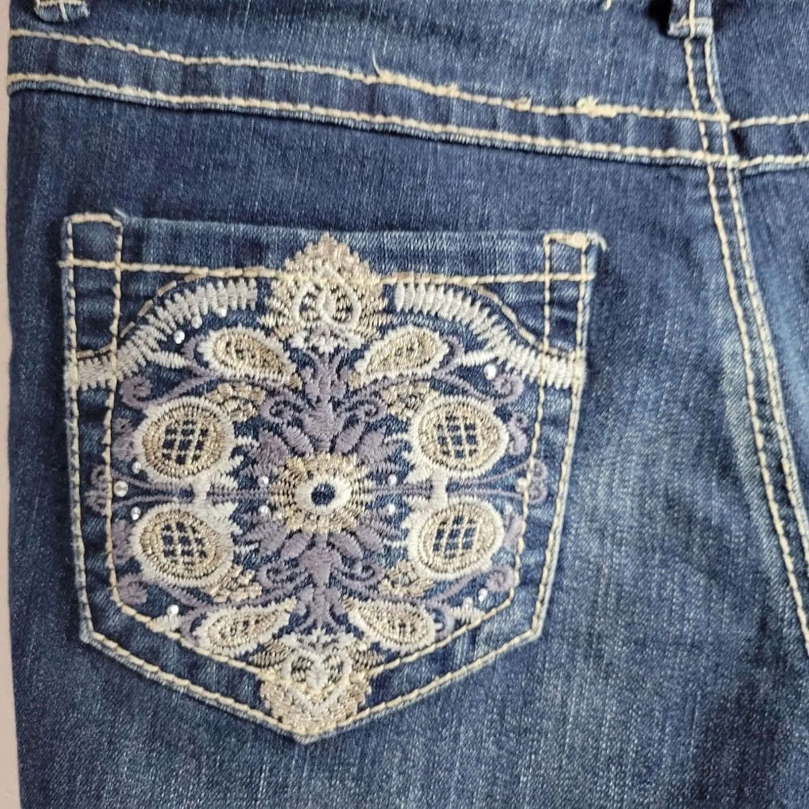 Womens Denim Capri‎ Jeans Embellished Pockets White Stitching Blue Wash - Image 12