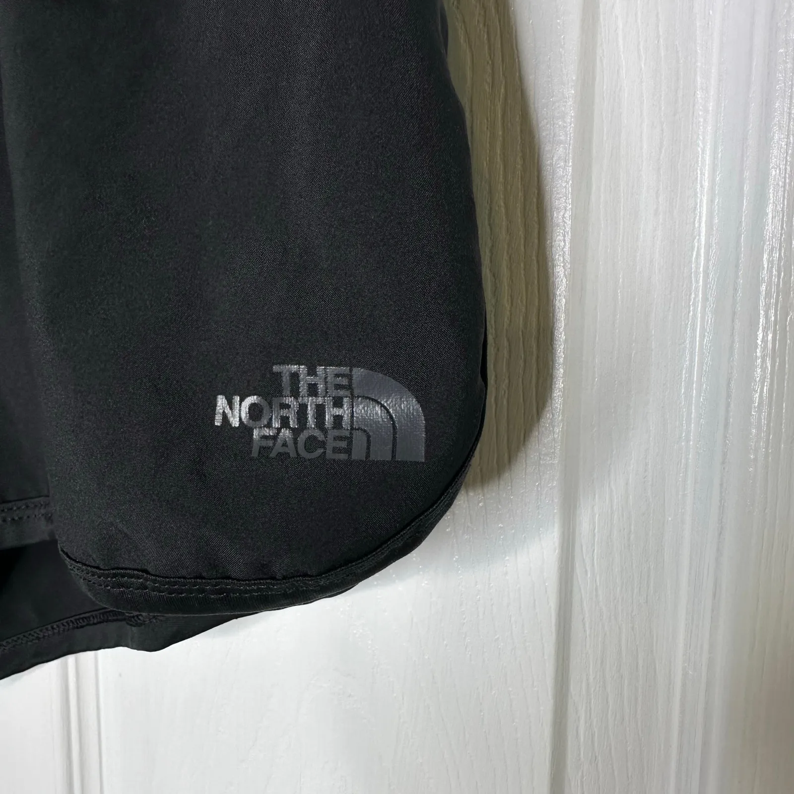 North Face Womens‎ M Black Pull On Elastic Waist Shorts Built in Briefs - Image 3