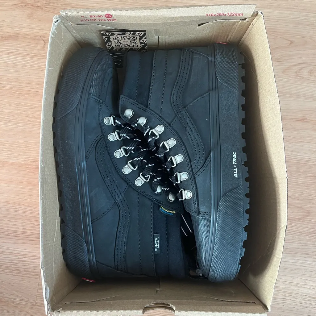 VANS SK8-HI DR MTE-2
VN0009QMBLA Black Women 9.0 US Mens 7.5 US - Image 9