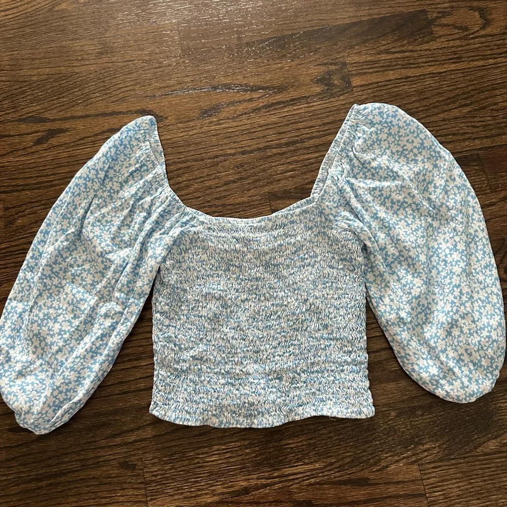 Floral Blue Puff Sleeve Top - Image 2