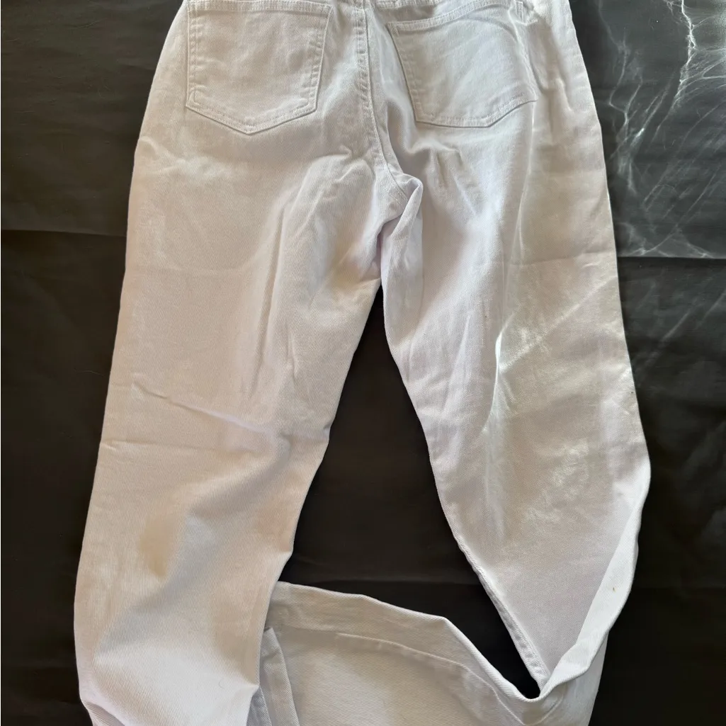 VENUS Classic White Apparel - Image 3