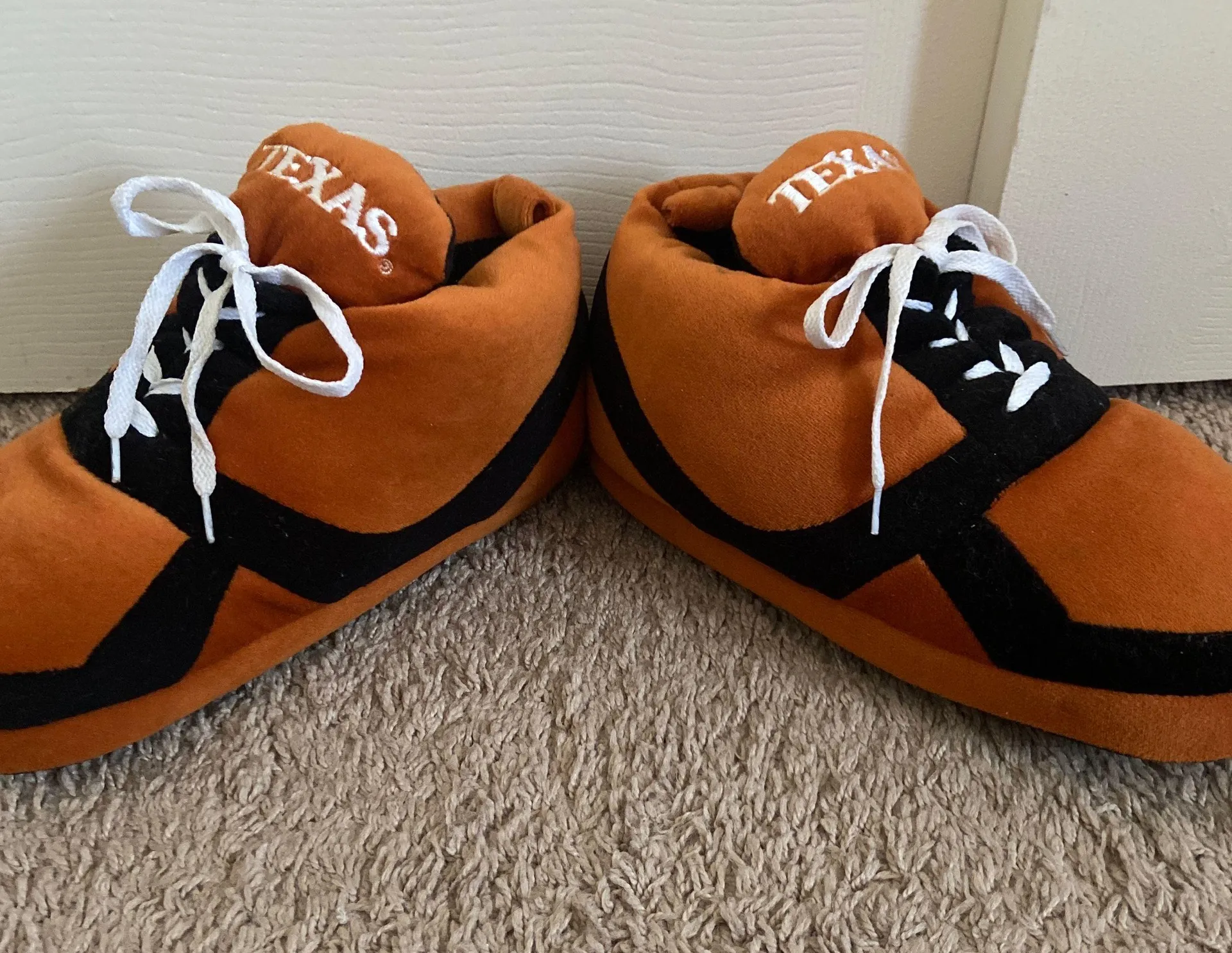 Longhorn Slippers Orange Size 8 - Image 3