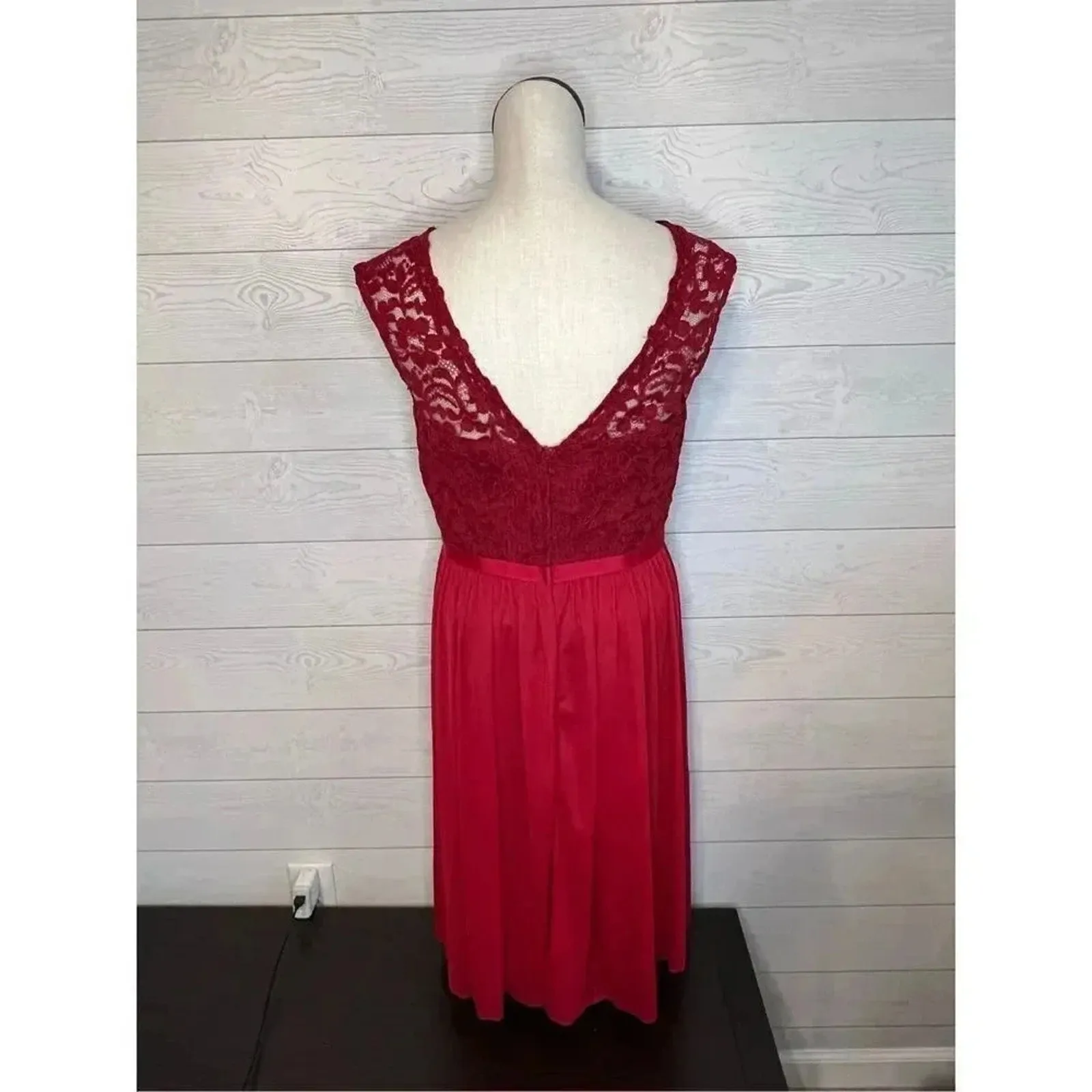 David’s Bridal apple red layered lace tea length  dress Size 10 - Image 4