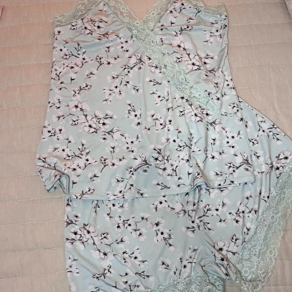 Vince Camuto Light Blue Floral Lace Trimmed Pajama Set Size Large - Image 3