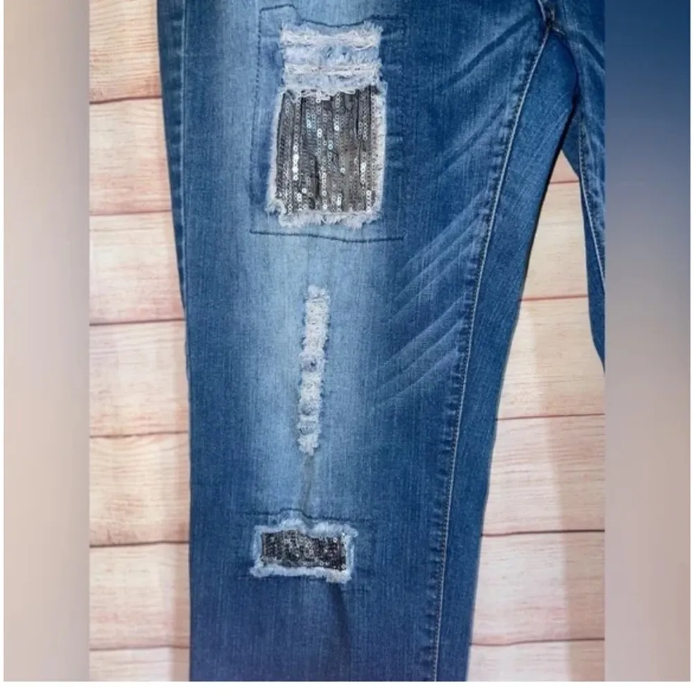 L & B Creations Silver Sequin Patch Boyfriend Skinny Jean - Size 20 denim Blue - Image 6