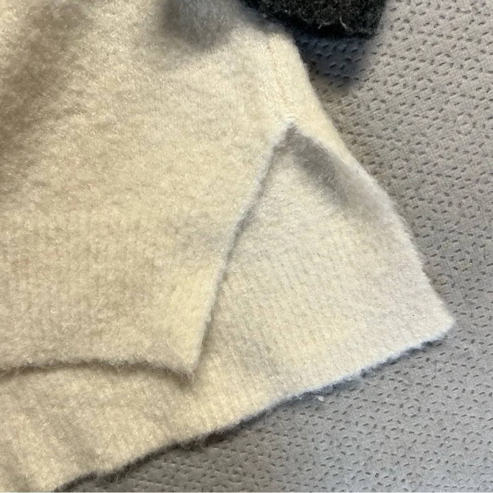 Abercrombie & Fitch Mock Neck Fairisle Fluffy Sweater XS GUC - Image 4