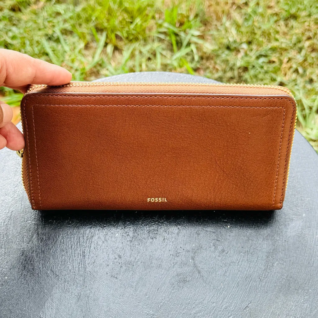 Fossil Zippered Leather Wallet Brown NWT - Image 7