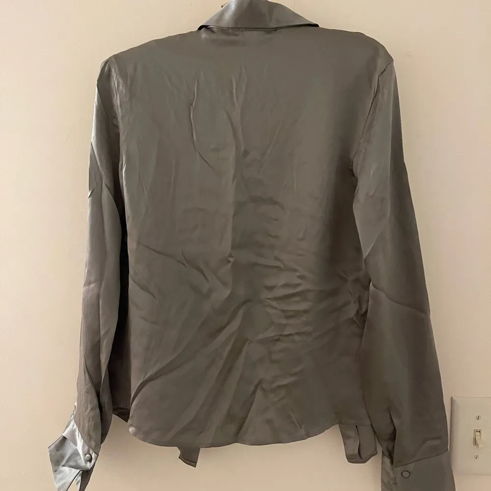 100% silk longsleeve grey blouse size S - Image 6