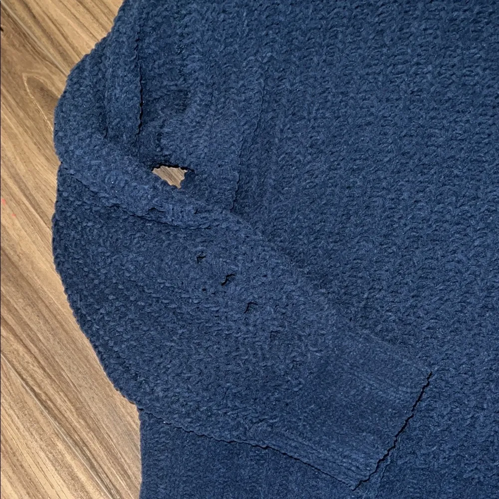 Hollister Deep Blue Women's Crew Neck Sweater - Image 12