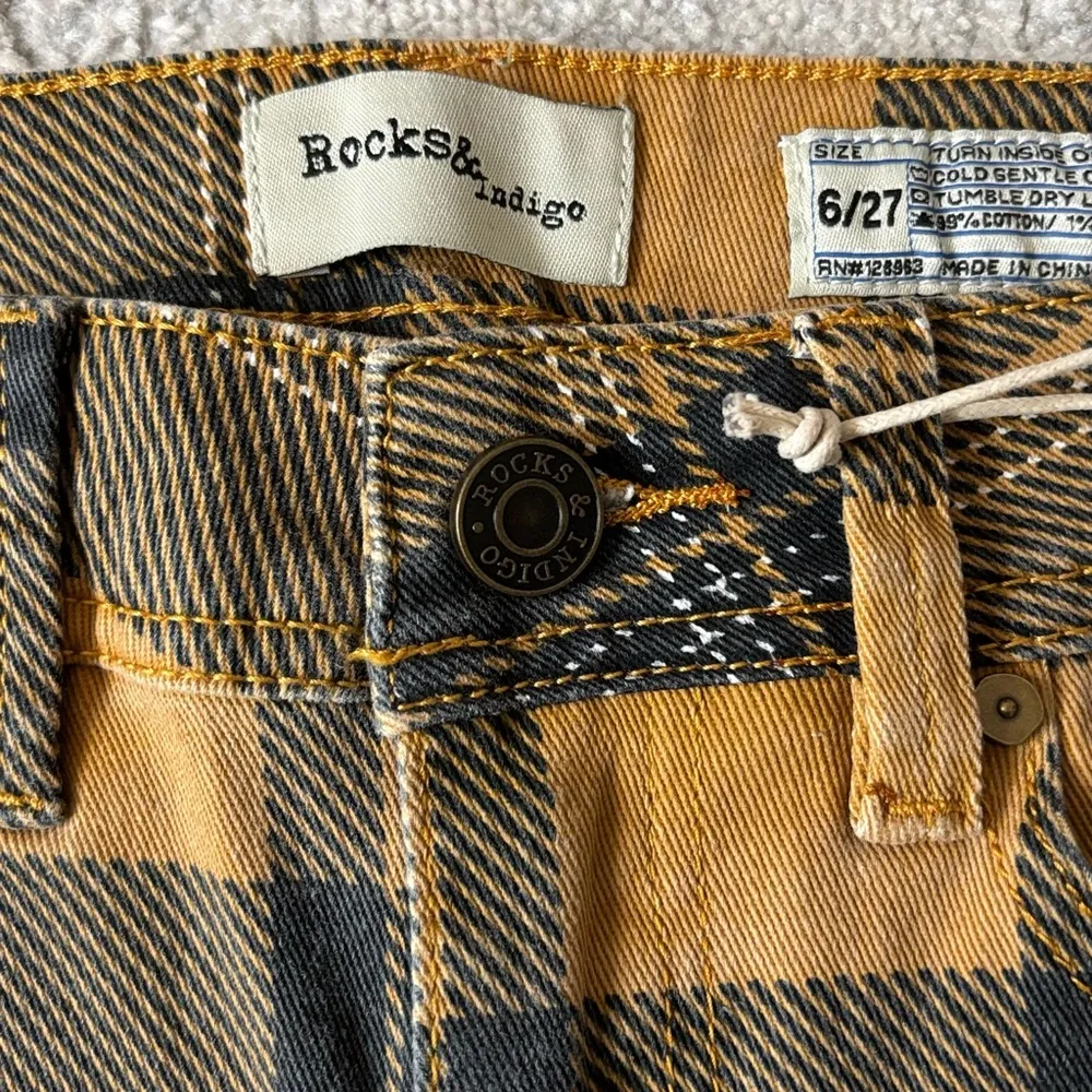 Black & Gold Plaid Skinny Jeans Size 6/27 - Image 6