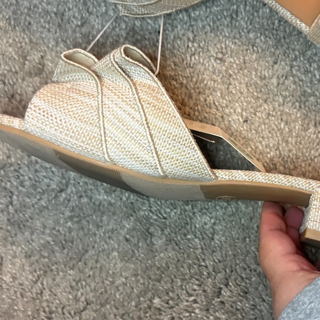 A New Day Women's Tan Mules ruffled top size 9.5 rattan - Image 6