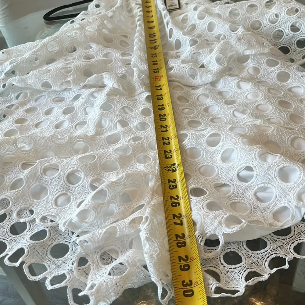 Romeo & Juliet white cutout shorts romper jumpsuit NWT size Medium - Image 11