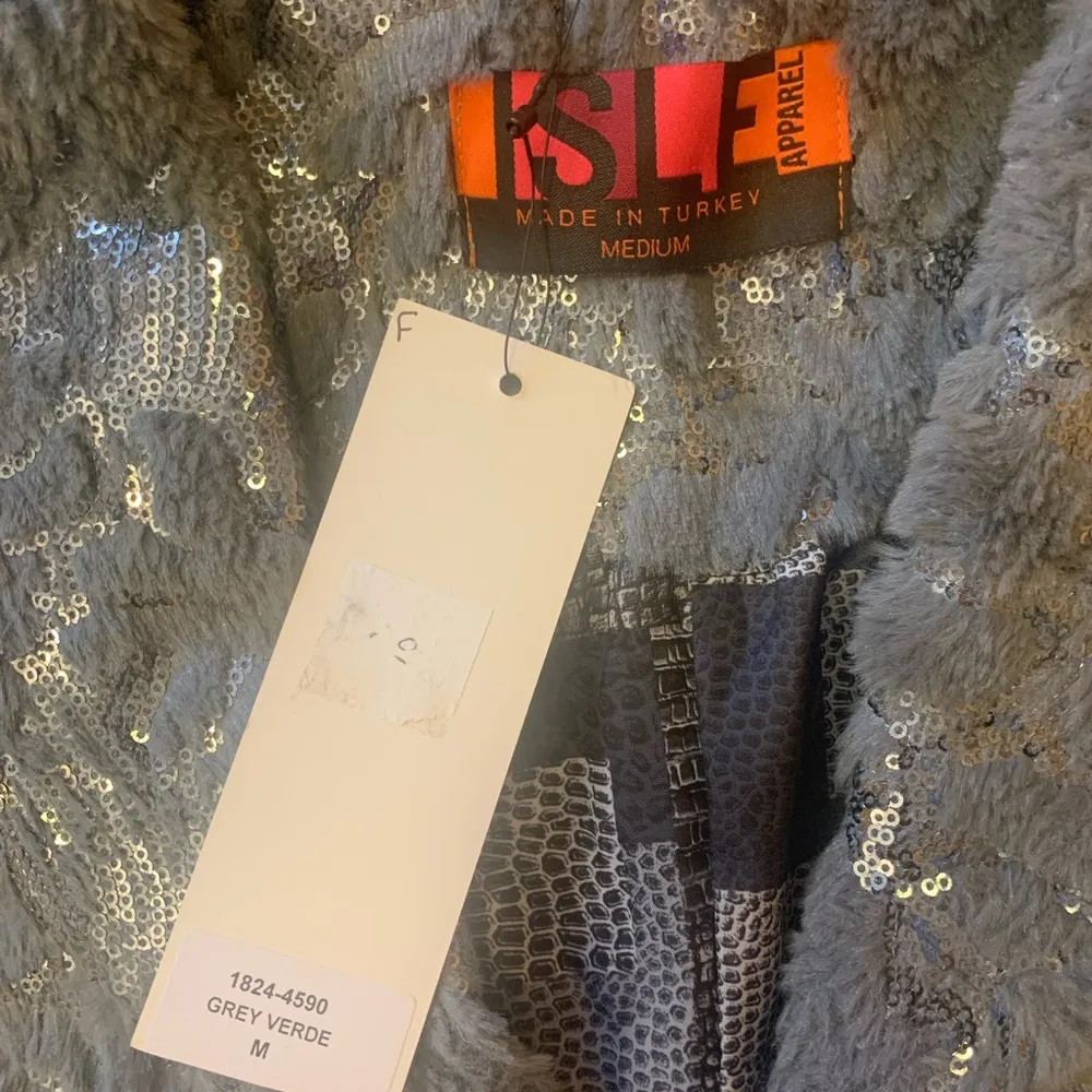 Isle apparel NWT jacket women’s medium grey faux fur sequins two hook cl… Gray - Image 2
