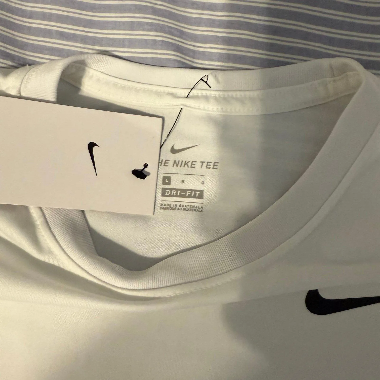 NIKE DRI FIT Short Sleeve Shirt - Image 3