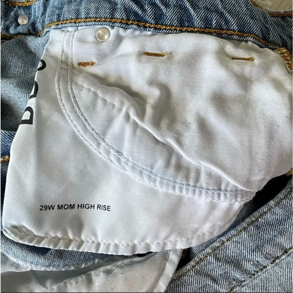 BDG Urban Outfitters W29 Mom high rise distressed denim, tapered jeans light was - Image 7