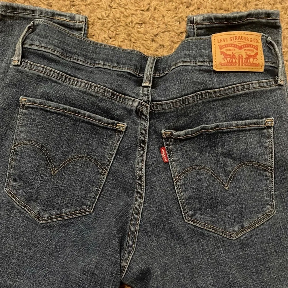 Levi shaping skinny jeans, size 26 - Image 6