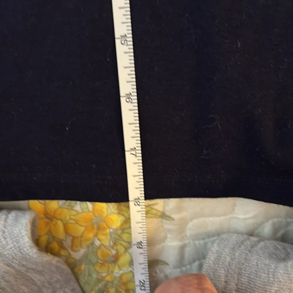 William b small short sleeve with great details - Image 6