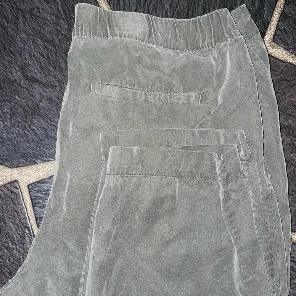 Chico's Soft Skimmer Pants in Evergreen Large - Image 9